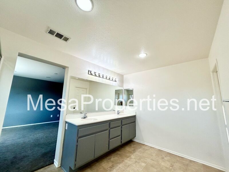 Beautiful 4 Bed 3 Bath Home with a Sunroom and Solar Panels in Victorville! property image