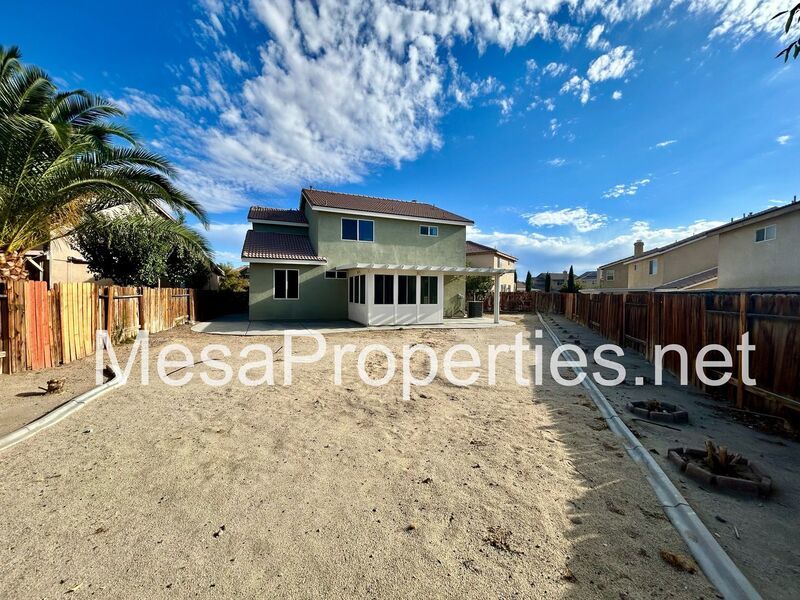 Beautiful 4 Bed 3 Bath Home with a Sunroom and Solar Panels in Victorville! property image