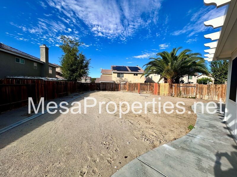 Beautiful 4 Bed 3 Bath Home with a Sunroom and Solar Panels in Victorville! property image