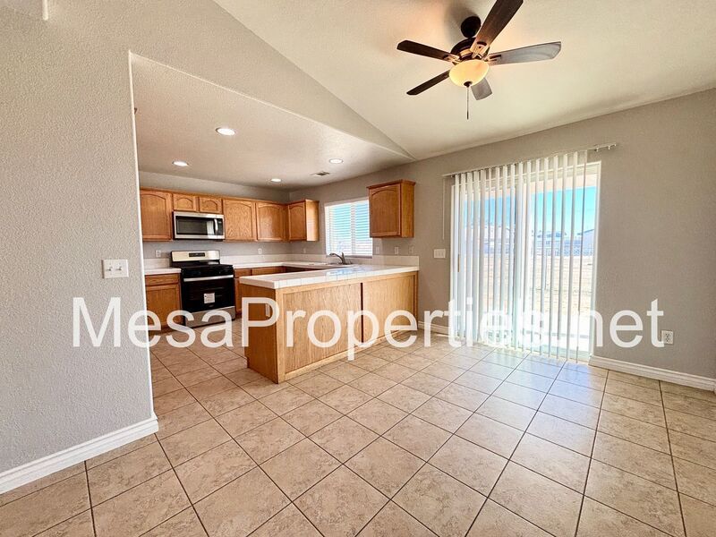 Spacious 4 bedroom 2 bath home with a 2 car garage located in Apple Valley! property image