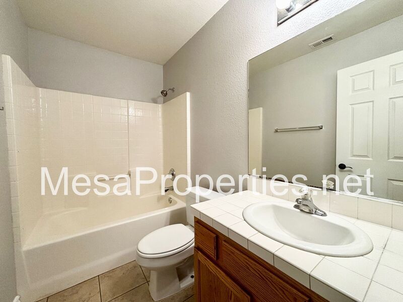 Spacious 4 bedroom 2 bath home with a 2 car garage located in Apple Valley! property image