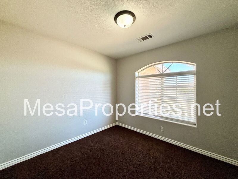 Spacious 4 bedroom 2 bath home with a 2 car garage located in Apple Valley! property image