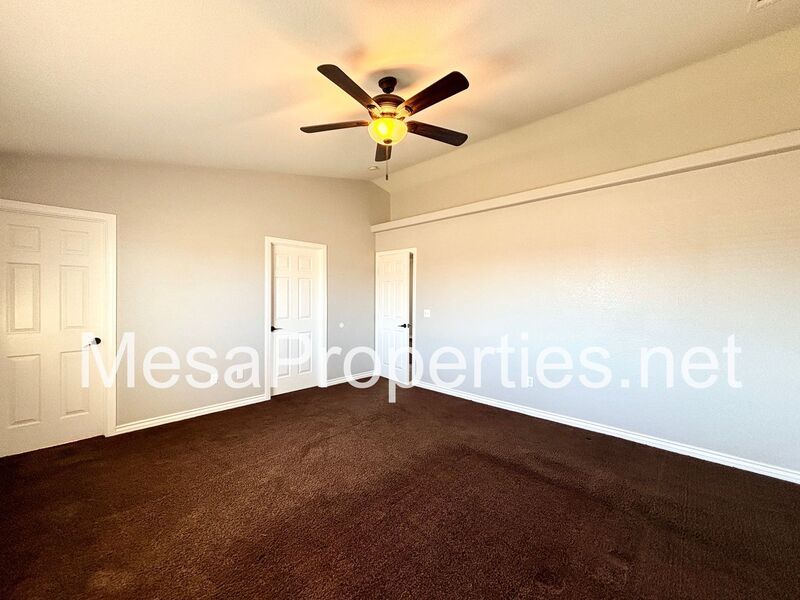 Spacious 4 bedroom 2 bath home with a 2 car garage located in Apple Valley! property image