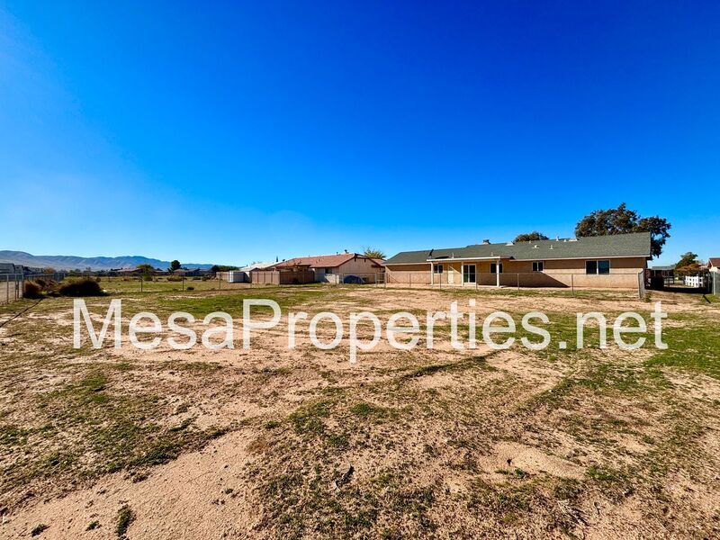 Spacious 4 bedroom 2 bath home with a 2 car garage located in Apple Valley! property image