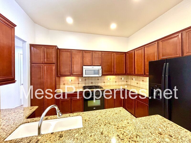 Beautiful 4 bedroom 2 bedroom Home property image