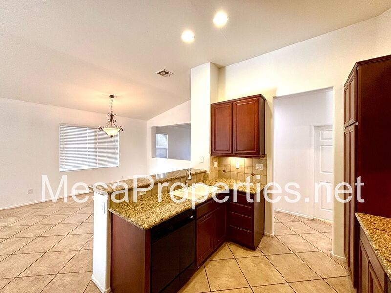 Beautiful 4 bedroom 2 bedroom Home property image