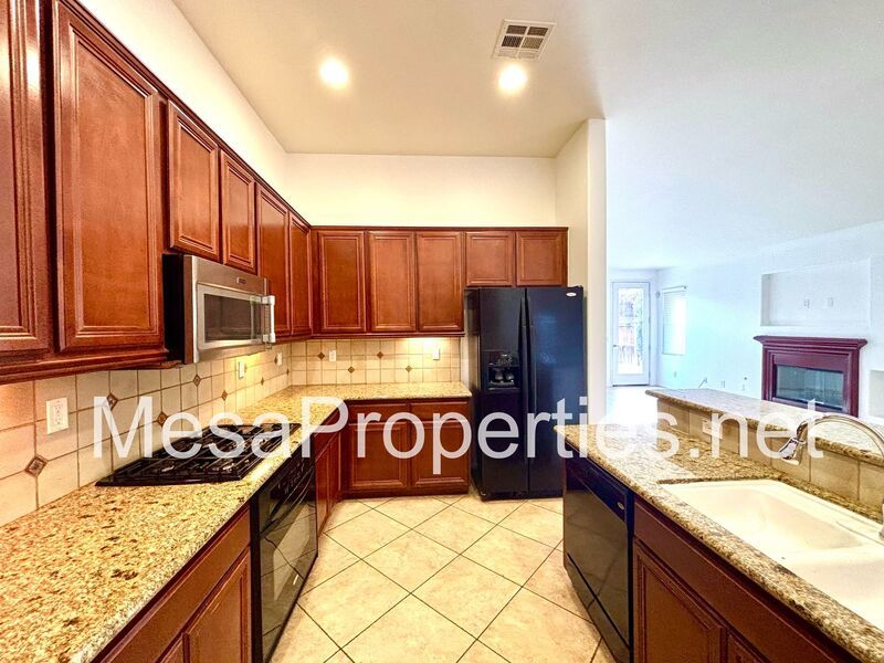 Beautiful 4 bedroom 2 bedroom Home property image