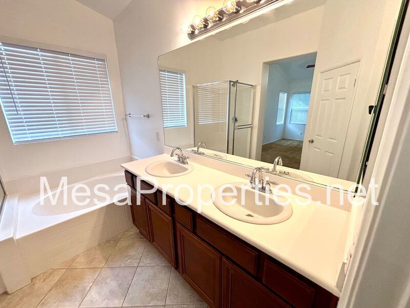 Beautiful 4 bedroom 2 bedroom Home property image