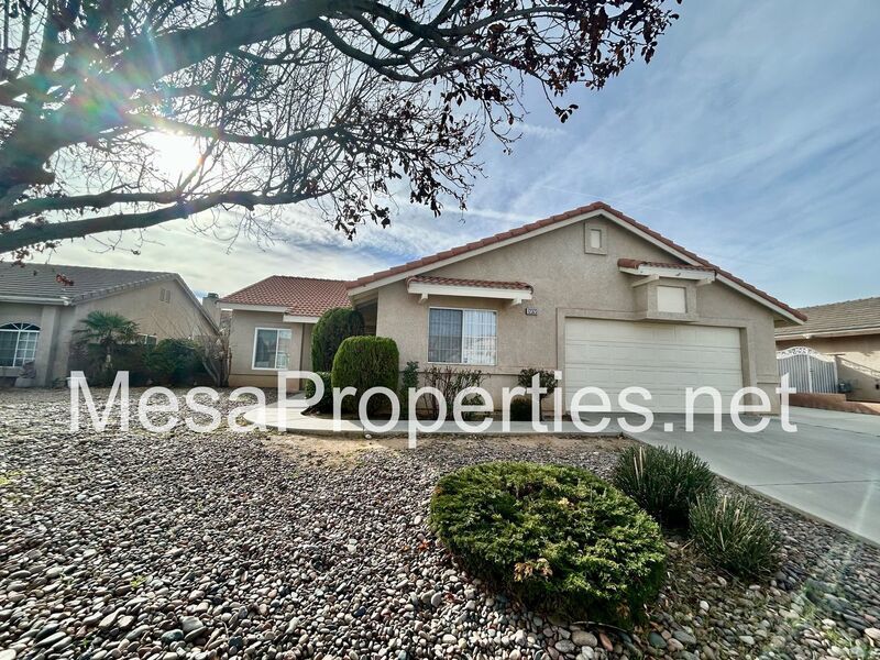 Beautiful 4 Bedroom 3 Bathroom Home in Victorville with RV Parking property image