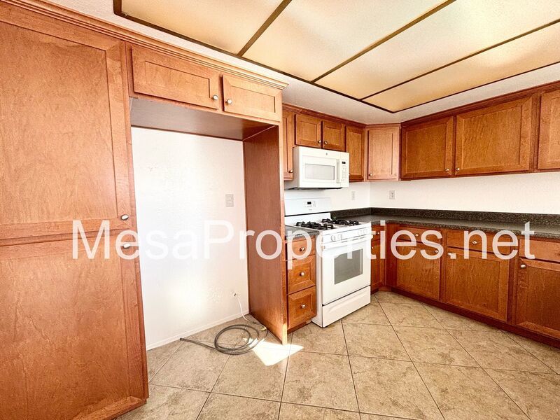 3 Bedroom 2 Bath Home in Apple Valley property image