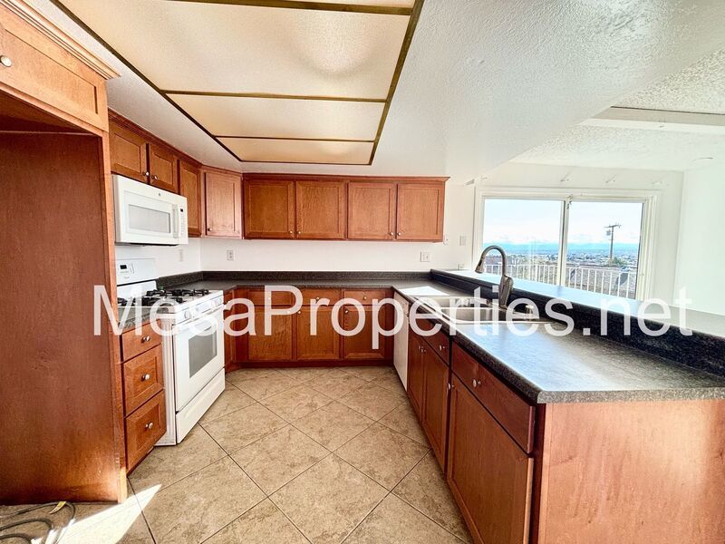 3 Bedroom 2 Bath Home in Apple Valley property image