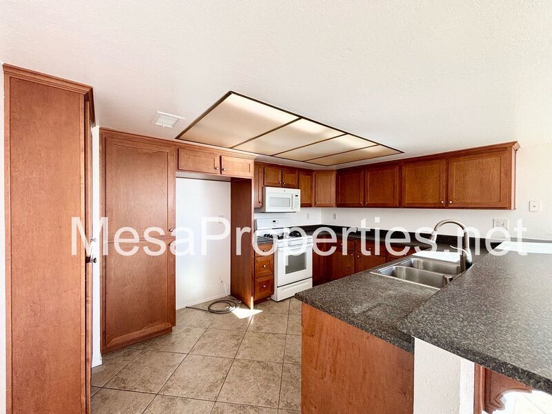 3 Bedroom 2 Bath Home in Apple Valley property image