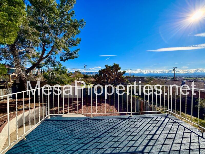 3 Bedroom 2 Bath Home in Apple Valley property image