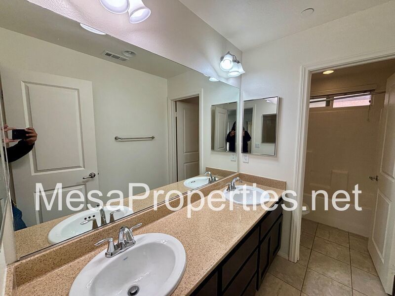 Large 4 Bedroom/3 Bath Home with 3 Car Garage in Fontana! property image