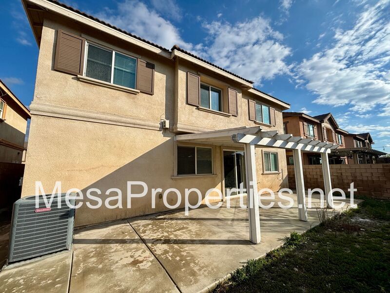 Large 4 Bedroom/3 Bath Home with 3 Car Garage in Fontana! property image