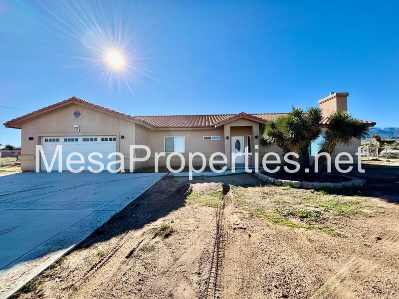 Beautiful 3 Bedroom 2 Bathroom Home in Phelan! On NATURAL GAS! property image