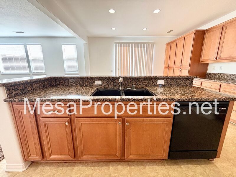 Gorgeous 4 Bed 2.5 Bath Home in Victorville! property image