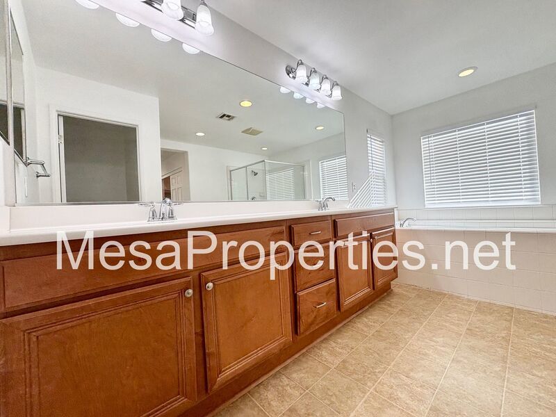 Gorgeous 4 Bed 2.5 Bath Home in Victorville! property image