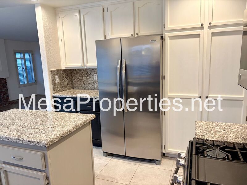 This 4 bed/3 bath home on a cul-de-sac in south Ontario is a must see! property image