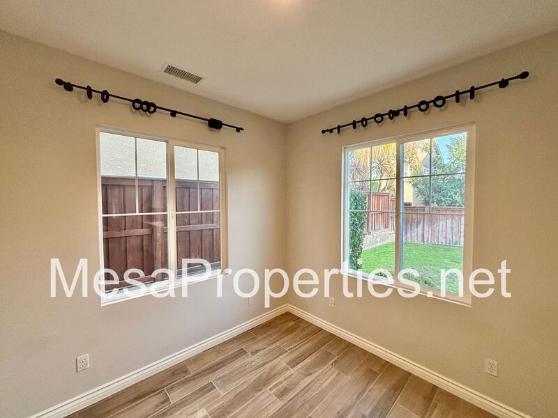 Move In Ready 5 Bed 4 Bath North Upland Home Near The Colonies property image