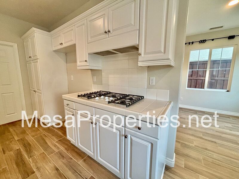 Move In Ready 5 Bed 4 Bath North Upland Home Near The Colonies property image