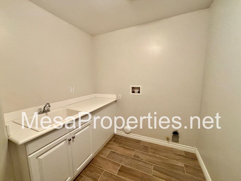 Move In Ready 5 Bed 4 Bath North Upland Home Near The Colonies property image