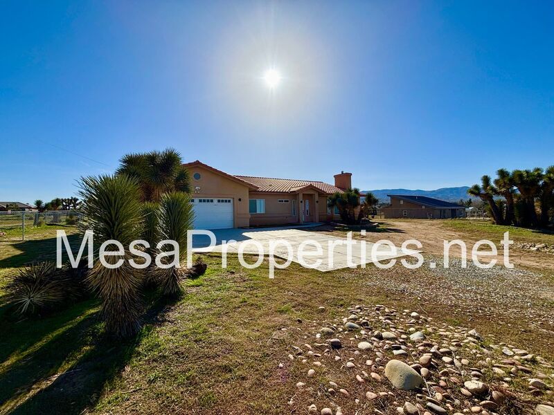 Beautiful 3 Bedroom 2 Bathroom Home in Phelan! property image