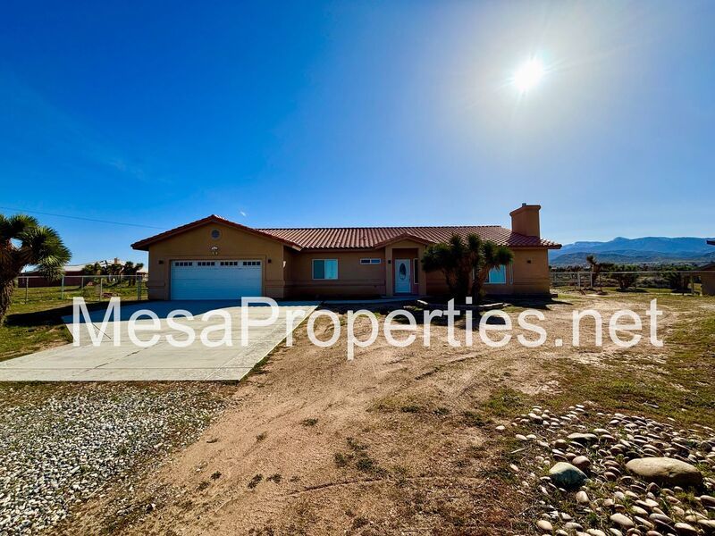 Beautiful 3 Bedroom 2 Bathroom Home in Phelan! property image