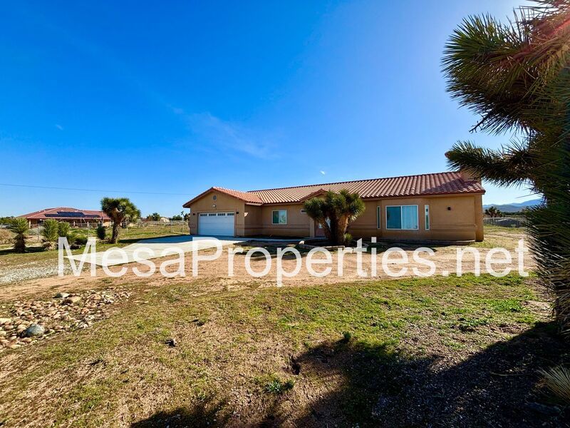 Beautiful 3 Bedroom 2 Bathroom Home in Phelan! property image