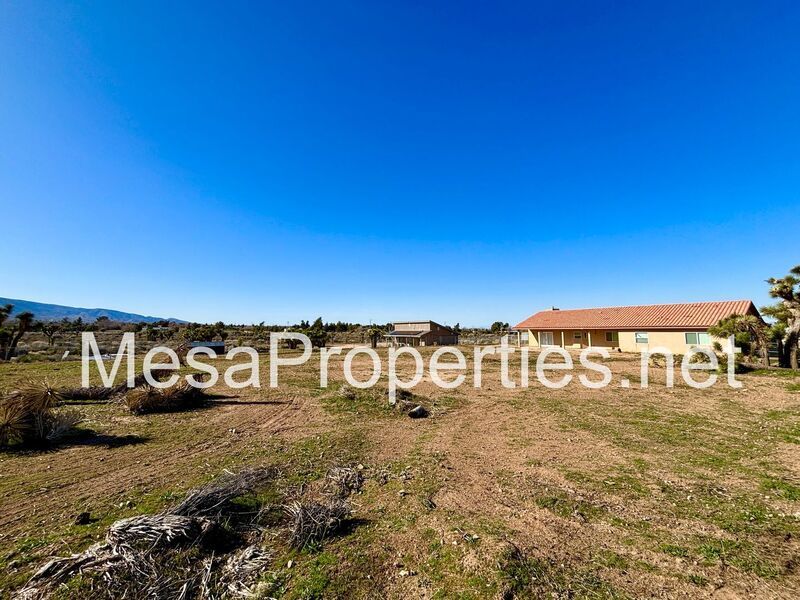 Beautiful 3 Bedroom 2 Bathroom Home in Phelan! property image