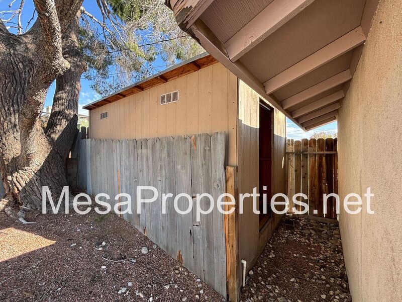 3 Bedroom 2 Bath Home in Apple Valley property image