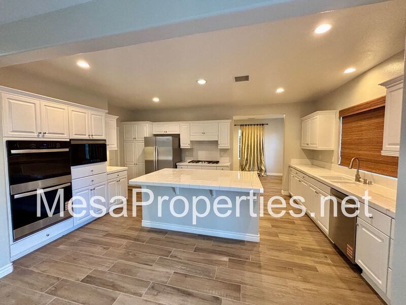 Move In Ready 5 Bed 4 Bath North Upland Home Near The Colonies property image