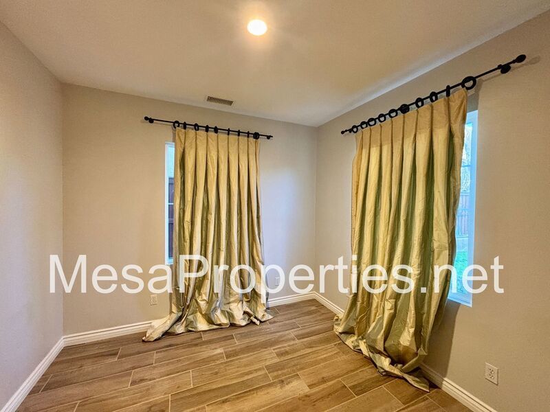 Move In Ready 5 Bed 4 Bath North Upland Home Near The Colonies property image