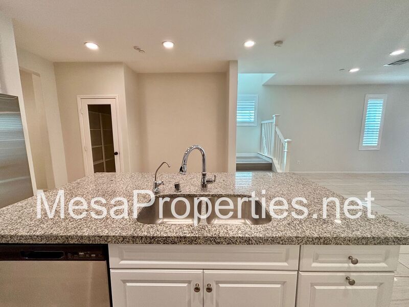 Spacious 4 Bed/3 Bath With Solar in New Haven! property image