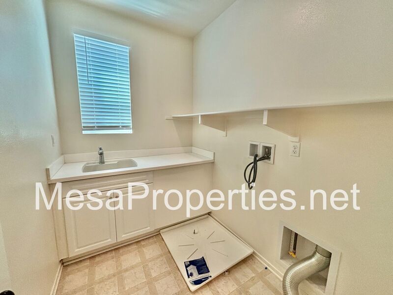 Spacious 4 Bed/3 Bath With Solar in New Haven! property image