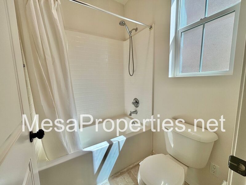 Spacious 4 Bed/3 Bath With Solar in New Haven! property image