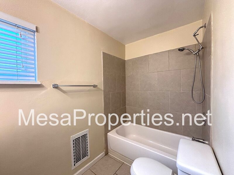 Beautiful 3 Bedroom 2 Bathroom Home in Apple Valley property image