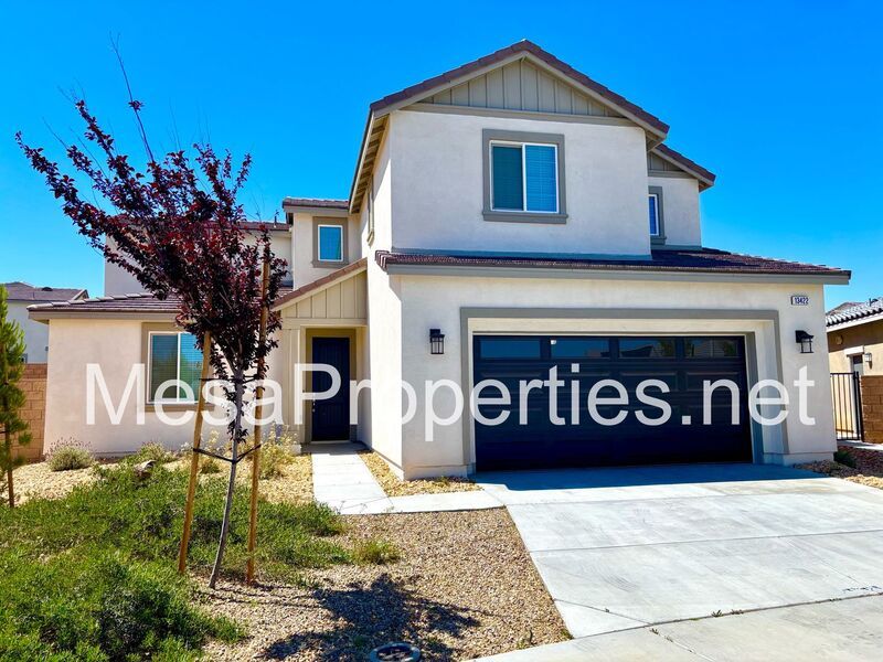 Beautiful 5 Bedroom/3 Bathroom Home in Victorville with Solar Panels! property image