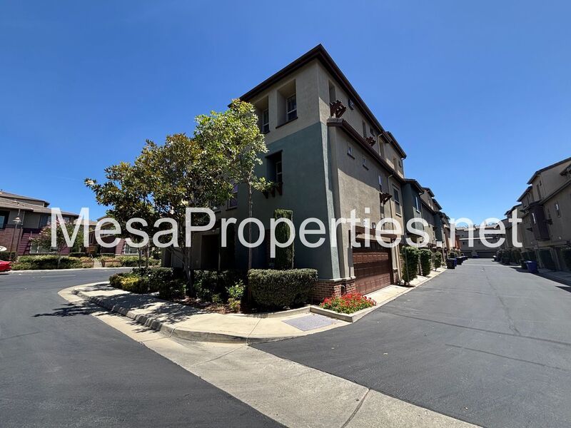 Stunning 3 Bed 3.5 Bath Townhouse in Rancho Cucamonga property image