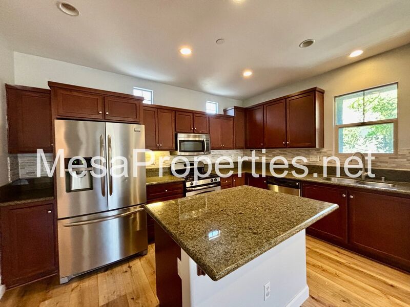 Stunning 3 Bed 3.5 Bath Townhouse in Rancho Cucamonga property image