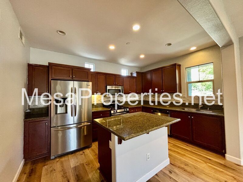 Stunning 3 Bed 3.5 Bath Townhouse in Rancho Cucamonga property image