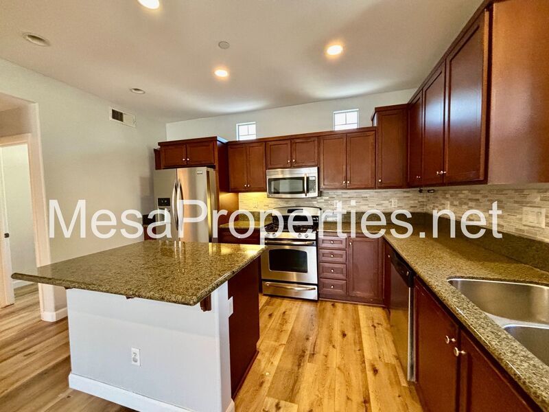 Stunning 3 Bed 3.5 Bath Townhouse in Rancho Cucamonga property image