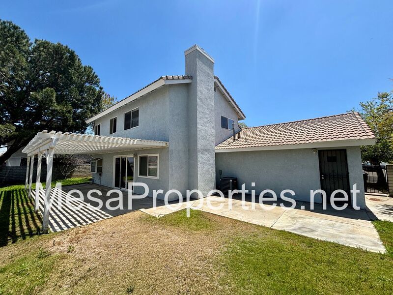 Beautiful 3 Bed, 2.5 Bath Home with 3-Car Garage and Tesla Charging property image