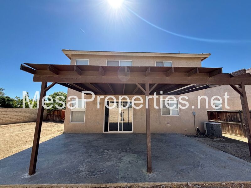 4 Bedroom 2 Bathroom Home in Victorville! property image