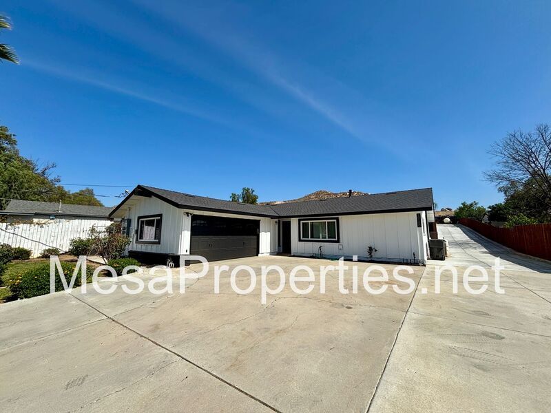 Well Maintained 3BR Ranch Home with Pool in Riverside property image