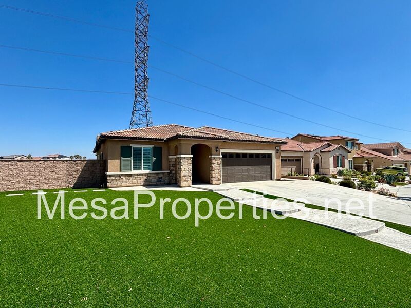 Beautiful 4 Bedroom House In North Fontana Gated Community! property image