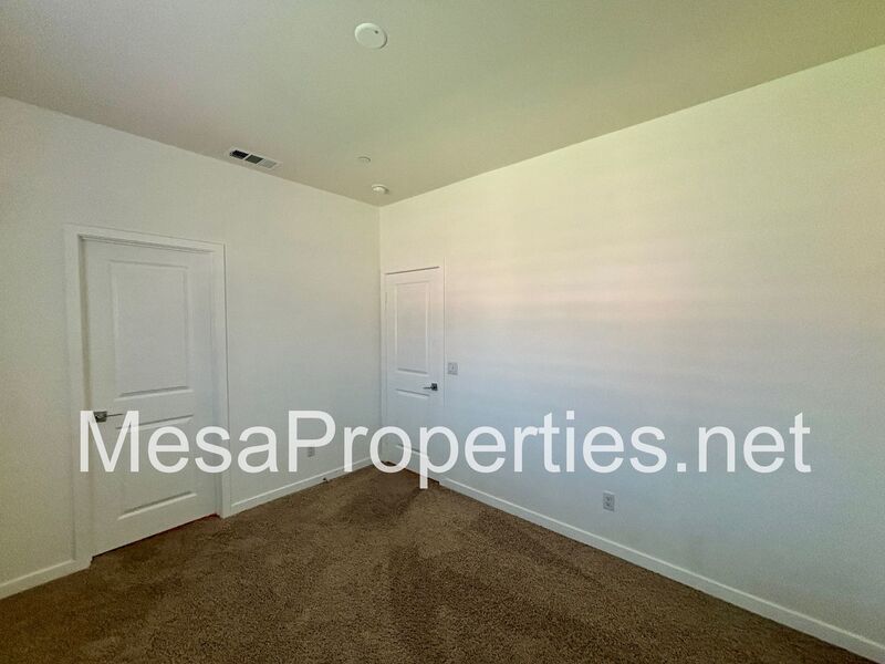 Beautiful 4 Bedroom House In North Fontana Gated Community! property image
