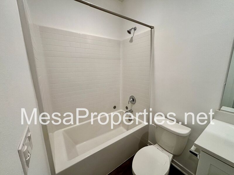 Beautiful 4 Bedroom House In North Fontana Gated Community! property image