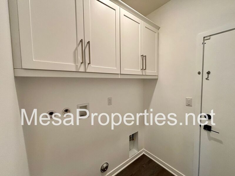 Beautiful 4 Bedroom House In North Fontana Gated Community! property image