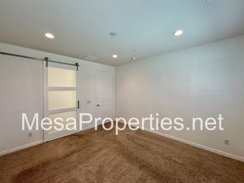 Beautiful 4 Bedroom House In North Fontana Gated Community! property image